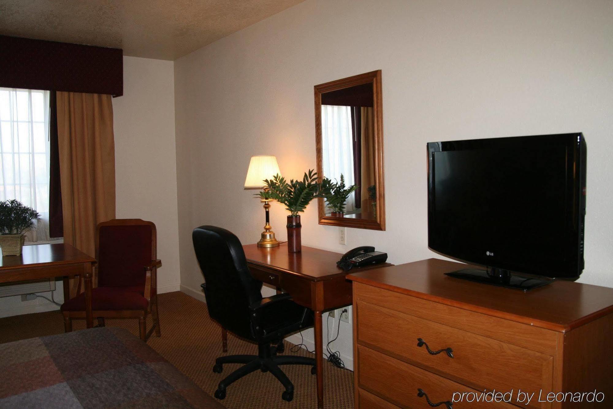 Best Western Luxury Inn Tracy Zimmer foto