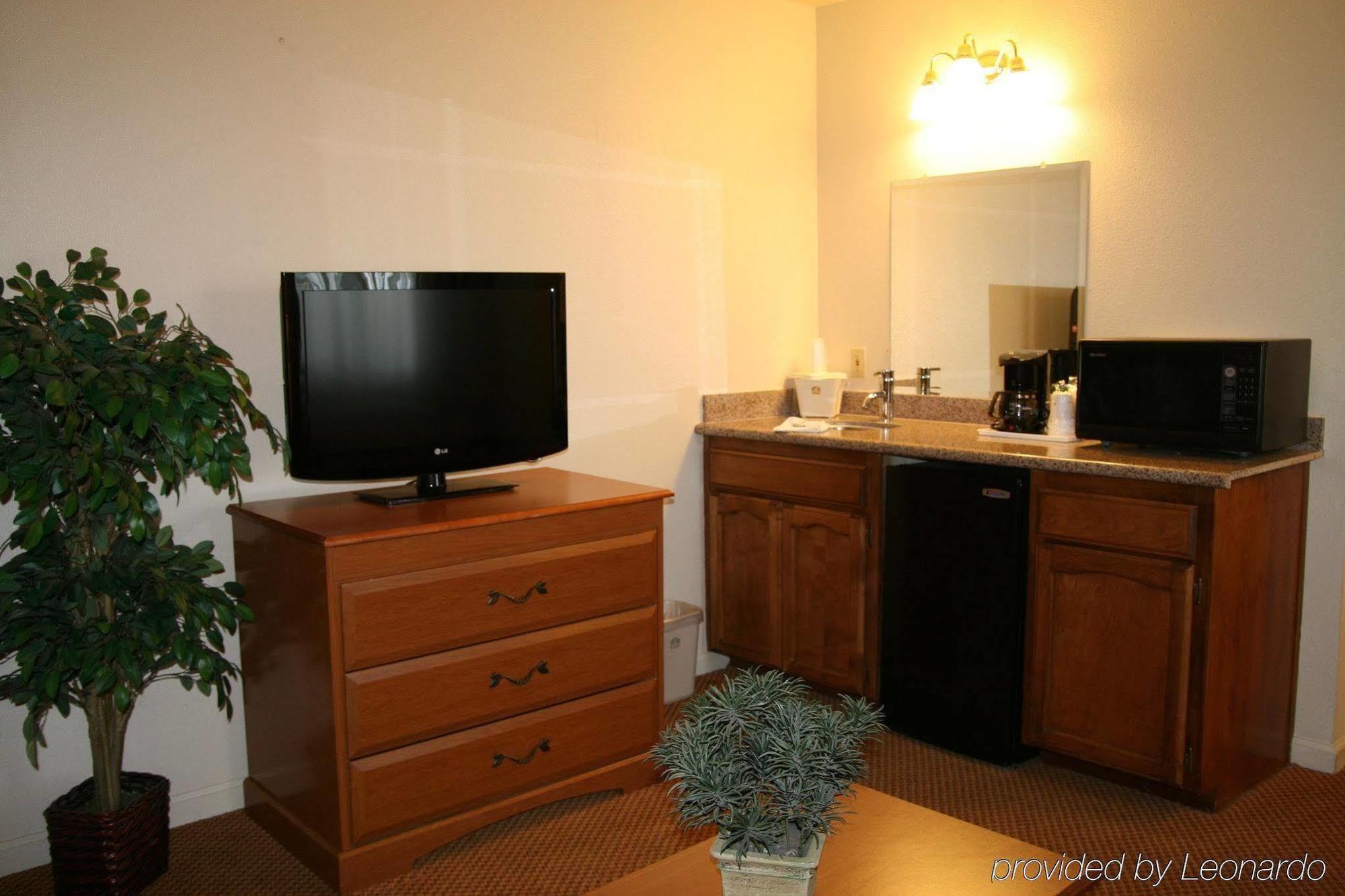 Best Western Luxury Inn Tracy Zimmer foto